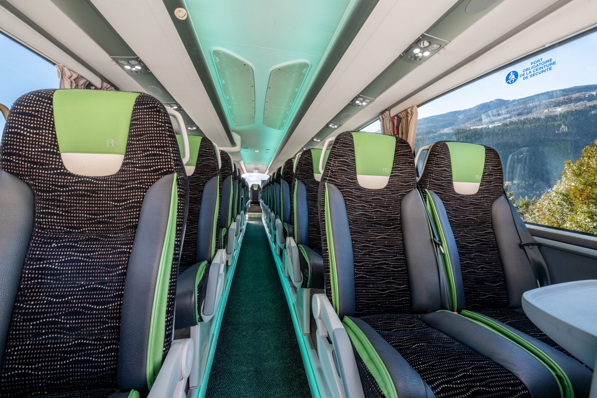 Intérieur d'un car premium FasoTravel